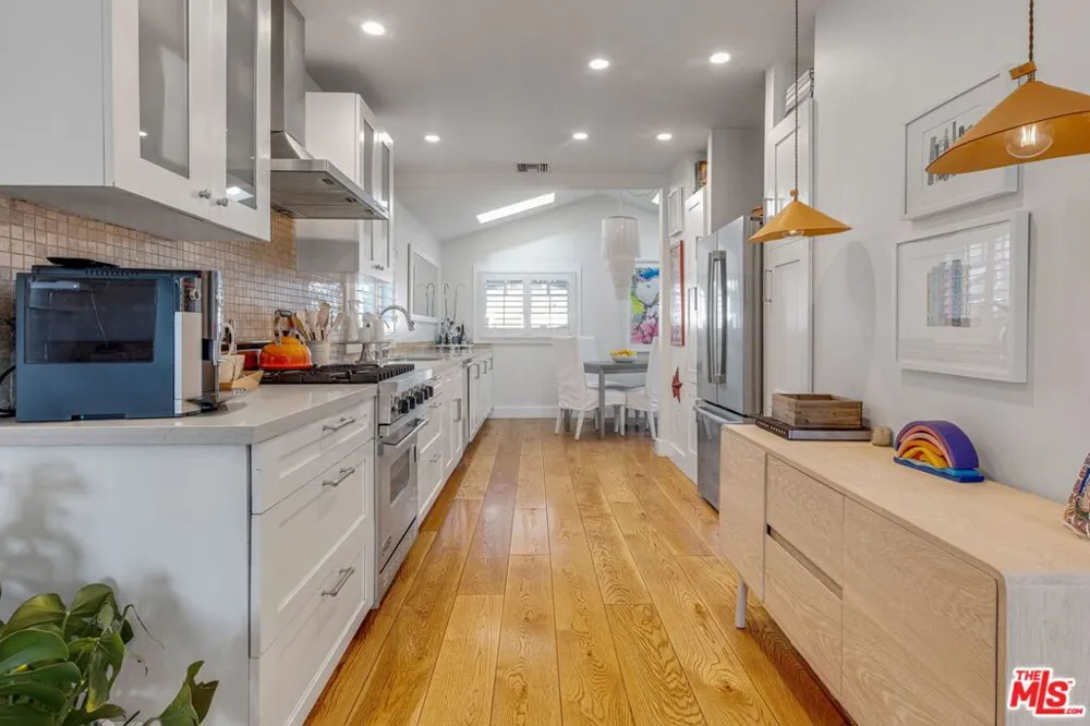 1605 Cabrillo Avenue Venice, CA 90291