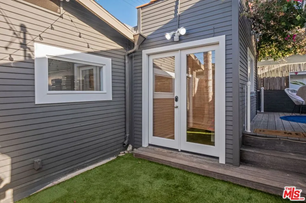 1605 Cabrillo Avenue Venice, CA 90291