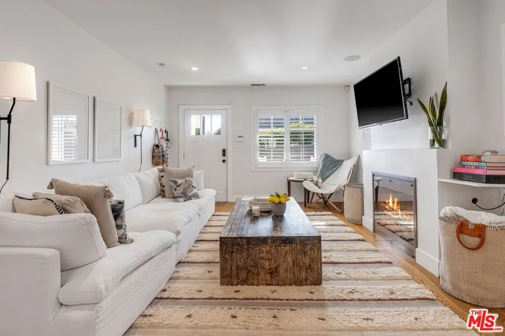 1605 Cabrillo Avenue Venice, CA 90291
