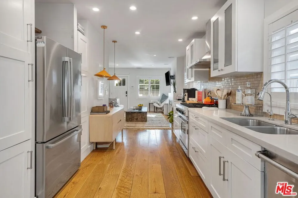 1605 Cabrillo Avenue Venice, CA 90291