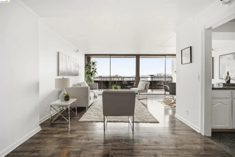 801 Franklin St #1406 Oakland, CA 94607