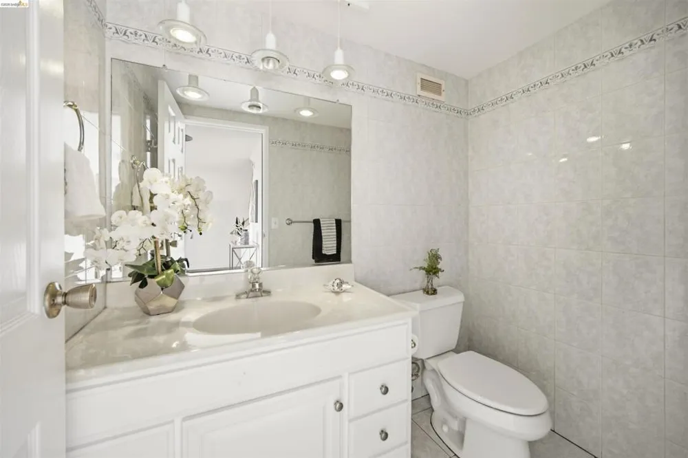 801 Franklin St #1406 Oakland, CA 94607