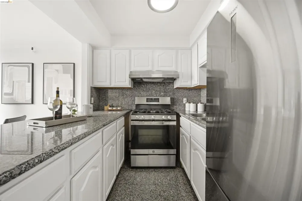 801 Franklin St #1406 Oakland, CA 94607