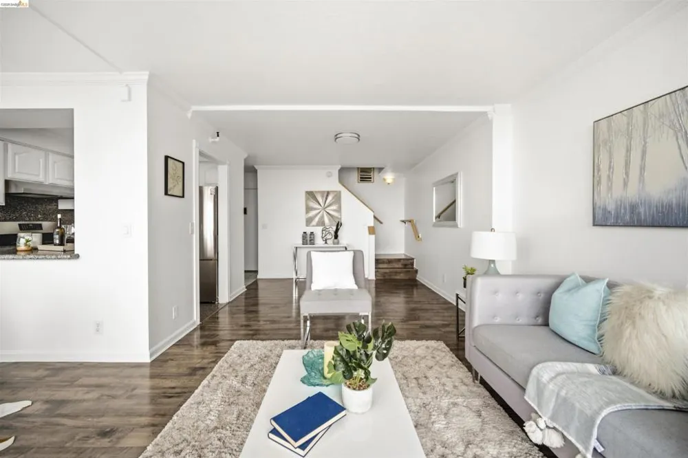 801 Franklin St #1406 Oakland, CA 94607
