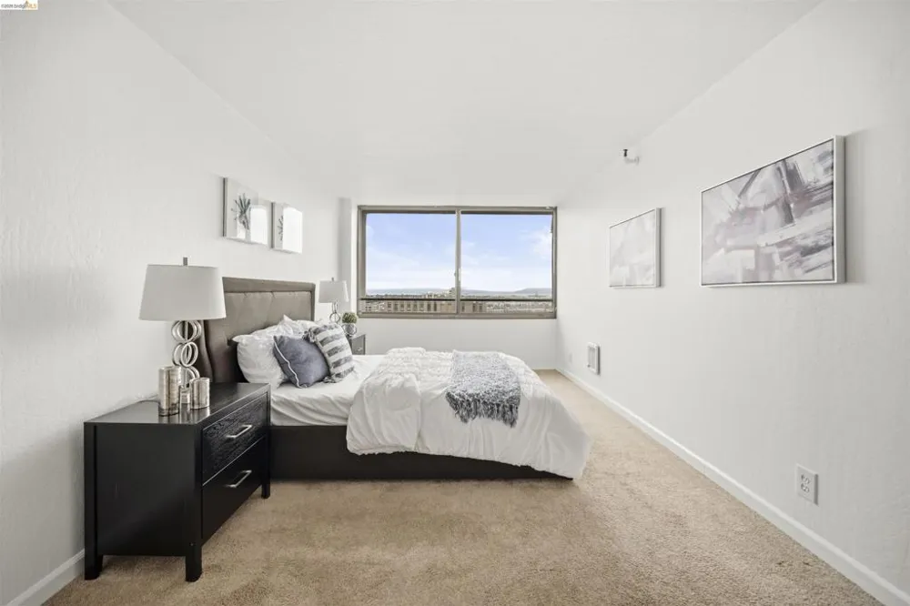 801 Franklin St #1406 Oakland, CA 94607