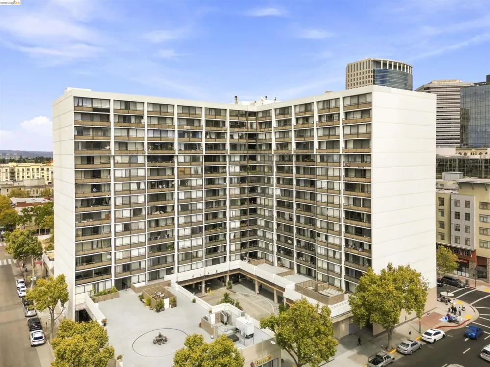 801 Franklin St #1406 Oakland, CA 94607