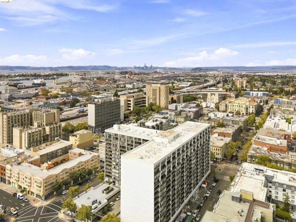 801 Franklin St #1406 Oakland, CA 94607
