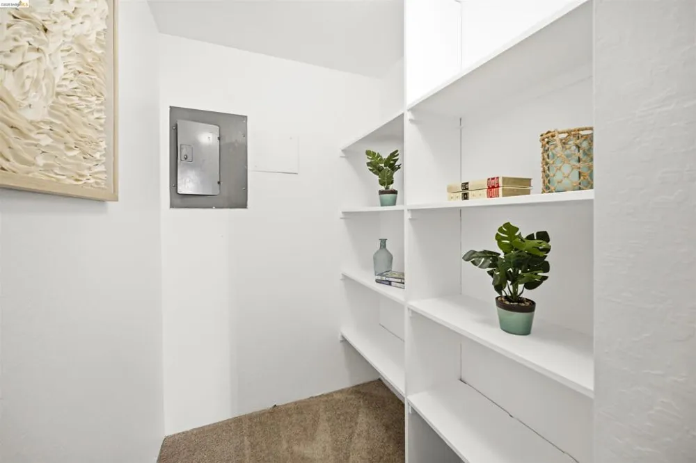 801 Franklin St #1406 Oakland, CA 94607