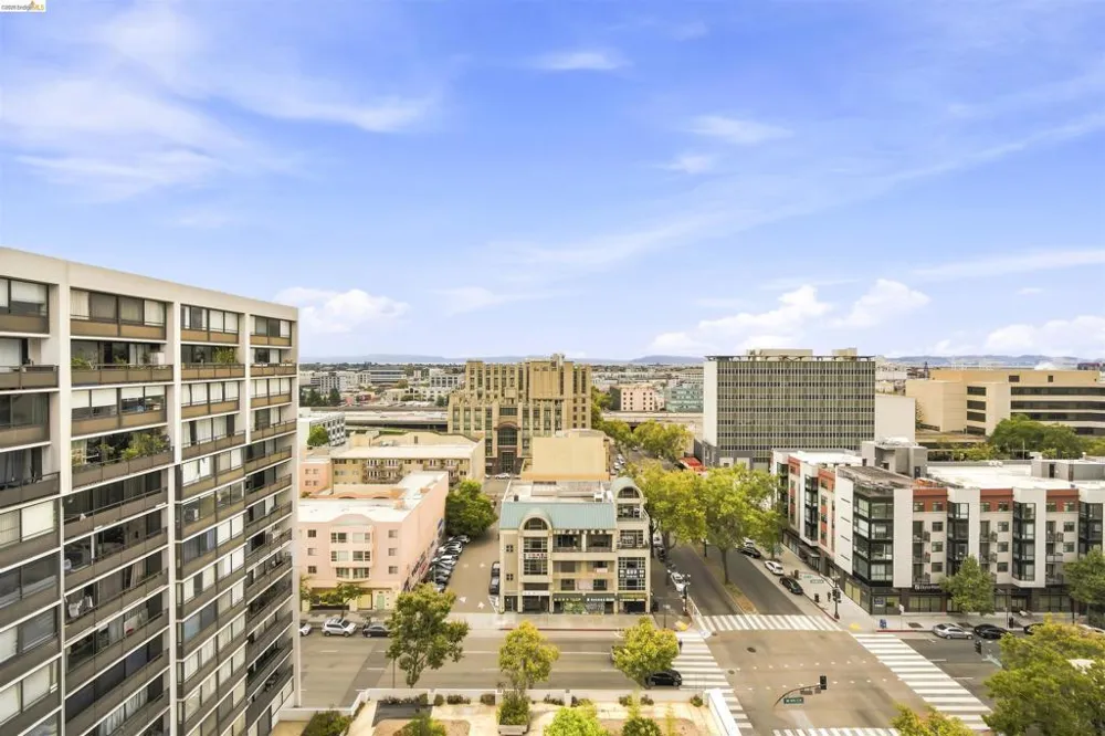 801 Franklin St #1406 Oakland, CA 94607
