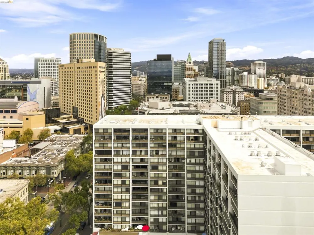 801 Franklin St #1406 Oakland, CA 94607