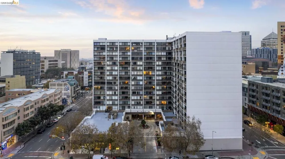 801 Franklin St #1406 Oakland, CA 94607