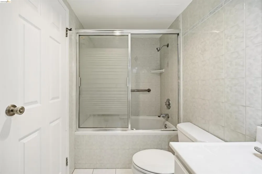 801 Franklin St #1406 Oakland, CA 94607