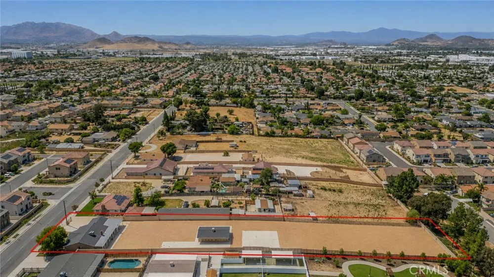732 S Acacia Rialto, CA 92376