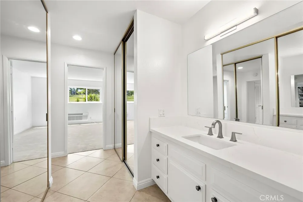 2389 Via Mariposa W #1E Laguna Woods, CA 92637