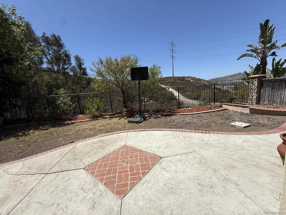 2750 Dove Tail Dr San Marcos, CA 92078