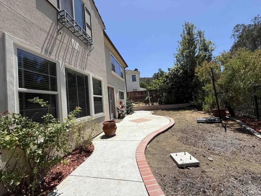 2750 Dove Tail Dr San Marcos, CA 92078