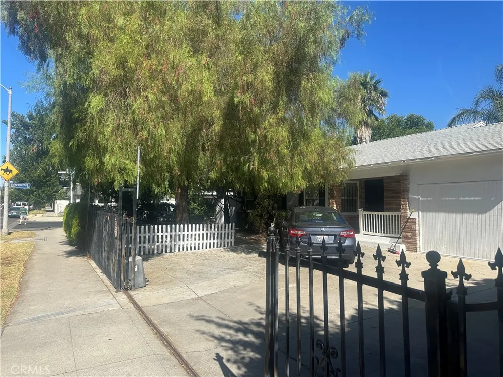 20957 Community Los Angeles, CA 91304
