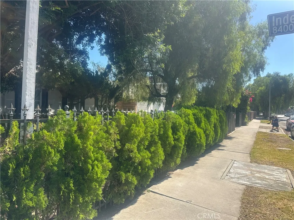 20957 Community Los Angeles, CA 91304