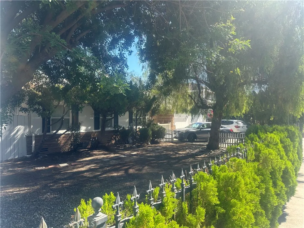 20957 Community Los Angeles, CA 91304