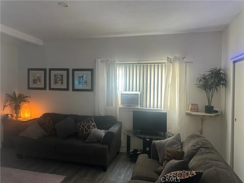 20957 Community Los Angeles, CA 91304