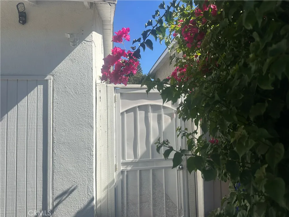 20957 Community Los Angeles, CA 91304