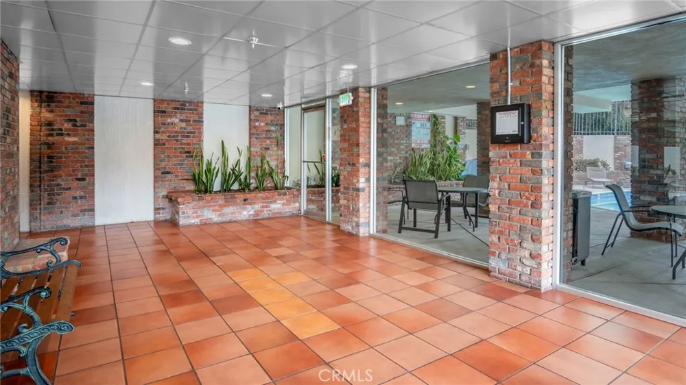 2260 Cahuenga Blvd #106 Los Angeles, CA 90068