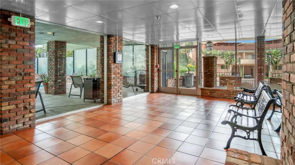 2260 Cahuenga Blvd #106 Los Angeles, CA 90068
