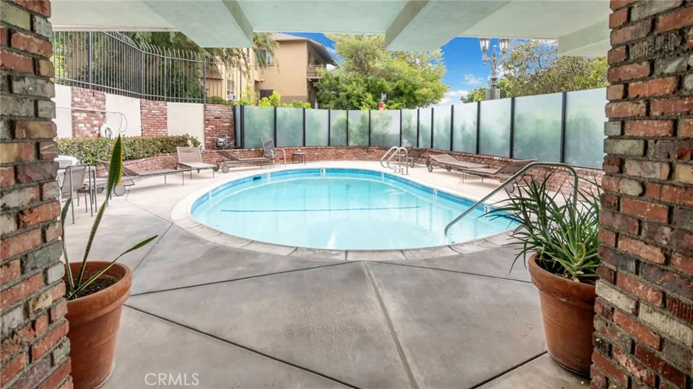 2260 Cahuenga Blvd #106 Los Angeles, CA 90068