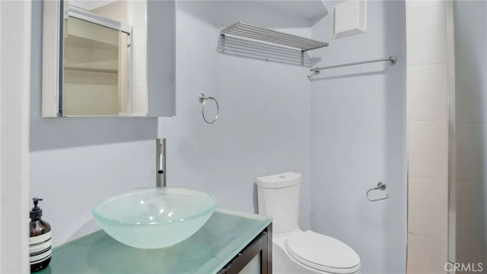 2260 Cahuenga Blvd #106 Los Angeles, CA 90068