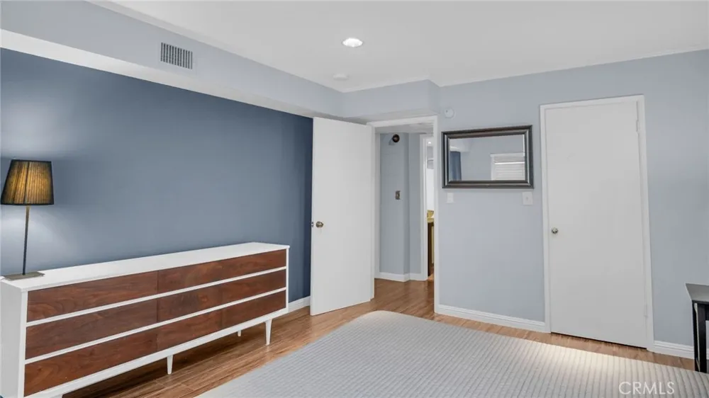 2260 Cahuenga Blvd #106 Los Angeles, CA 90068