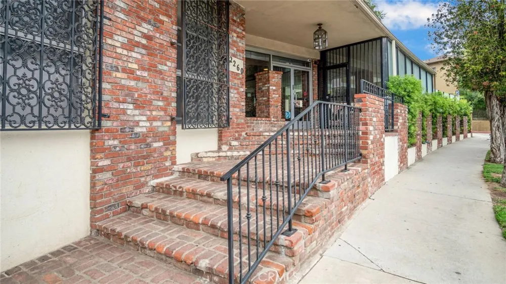 2260 Cahuenga Blvd #106 Los Angeles, CA 90068