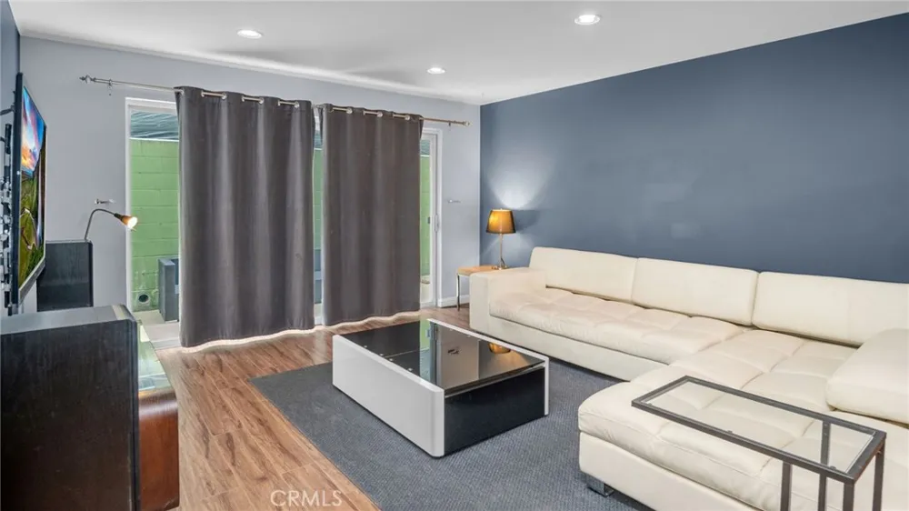 2260 Cahuenga Blvd #106 Los Angeles, CA 90068