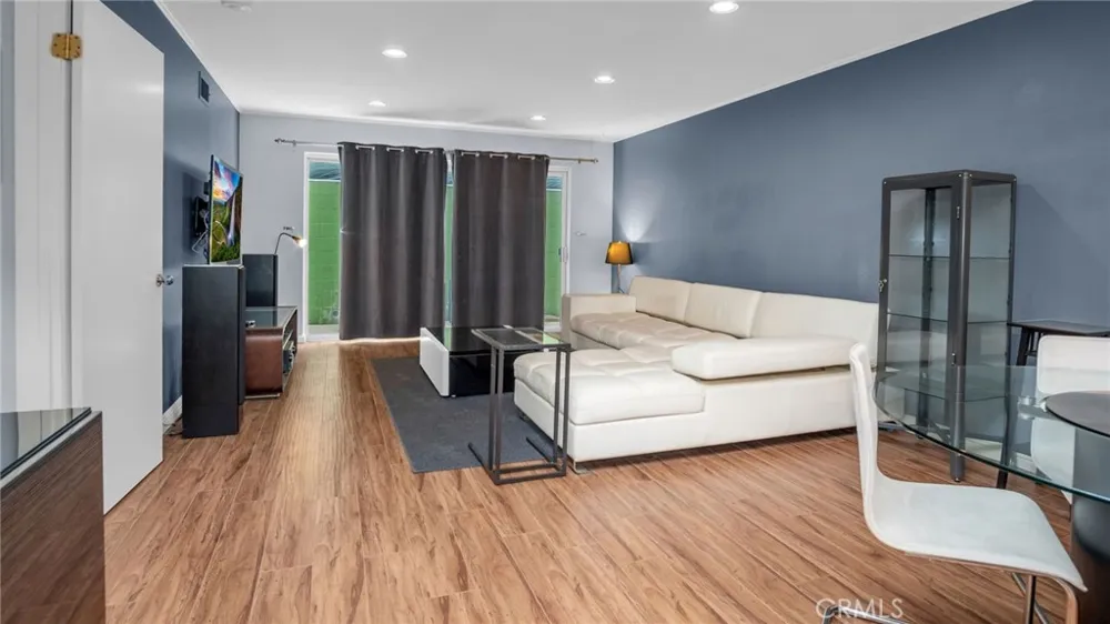 2260 Cahuenga Blvd #106 Los Angeles, CA 90068