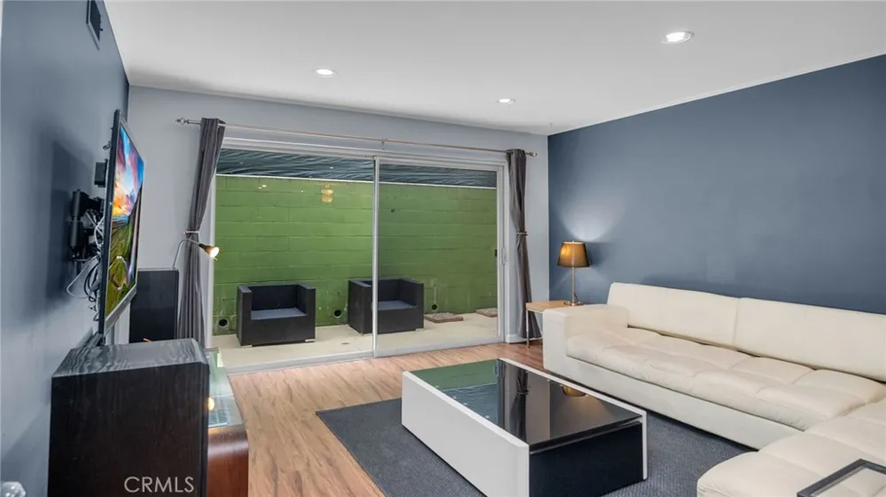 2260 Cahuenga Blvd #106 Los Angeles, CA 90068