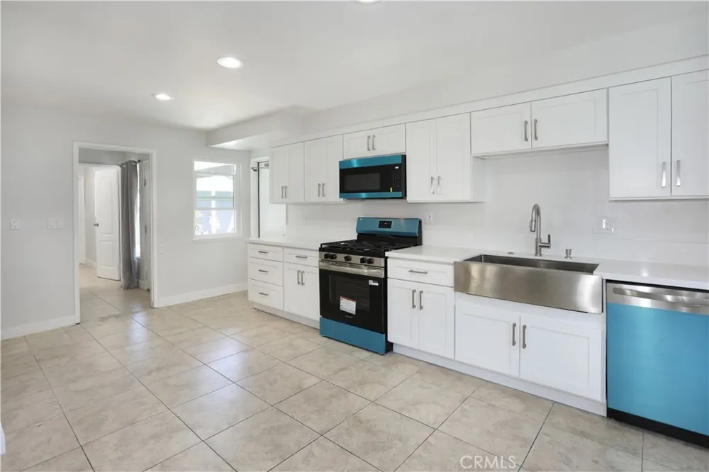 2105 W Hall Santa Ana, CA 92704