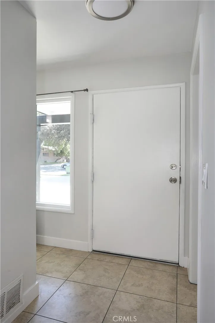 2105 W Hall Santa Ana, CA 92704