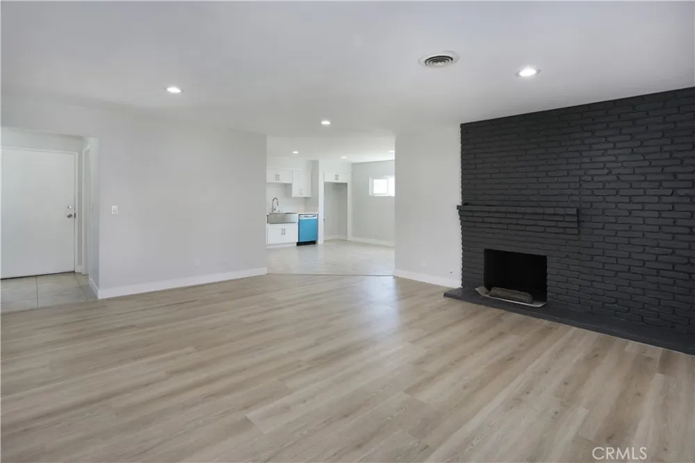 2105 W Hall Santa Ana, CA 92704