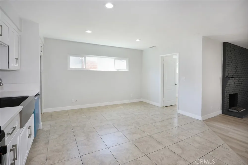 2105 W Hall Santa Ana, CA 92704