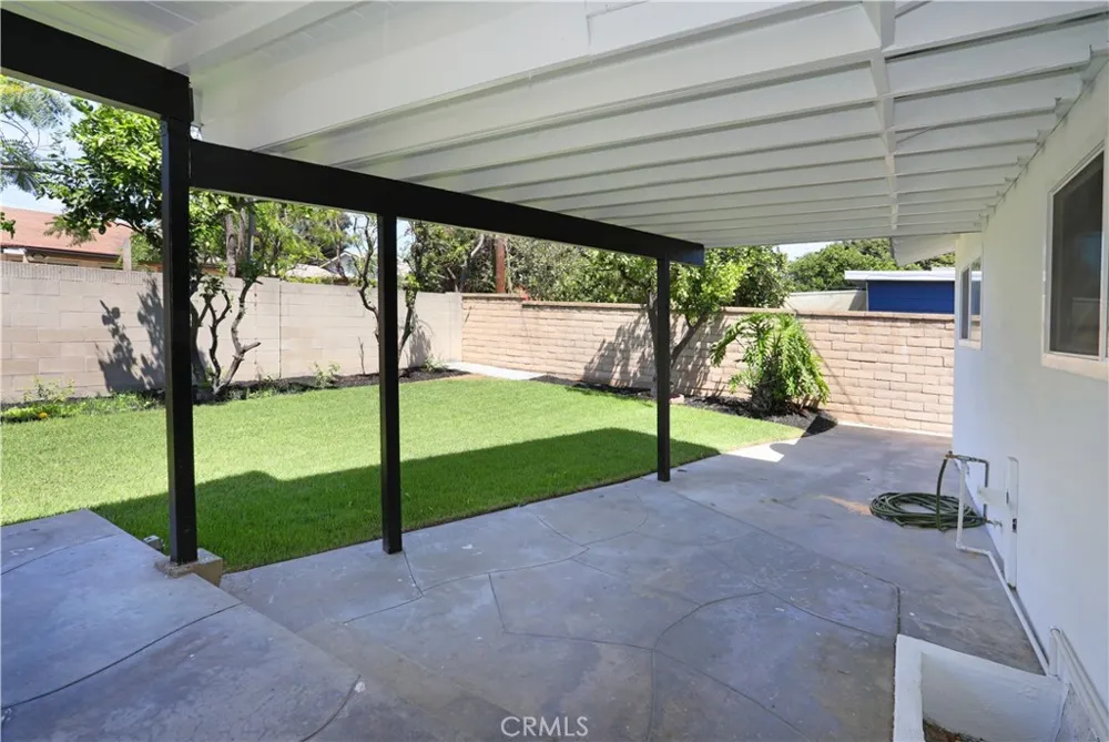 2105 W Hall Santa Ana, CA 92704
