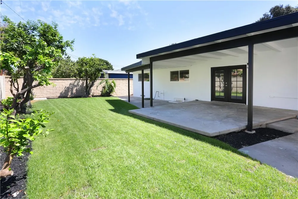 2105 W Hall Santa Ana, CA 92704