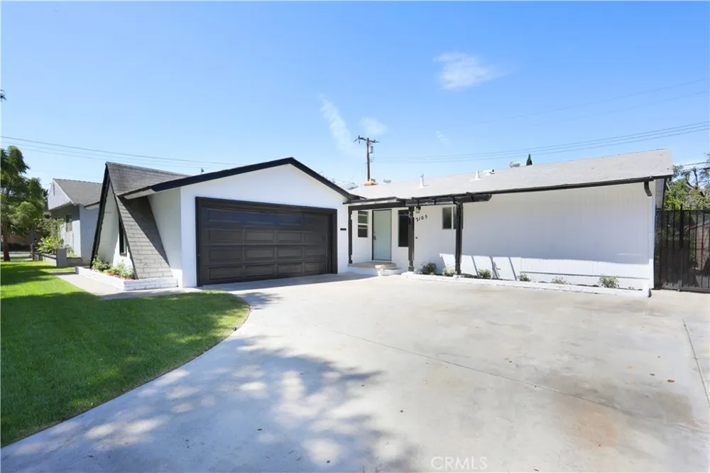 2105 W Hall Santa Ana, CA 92704