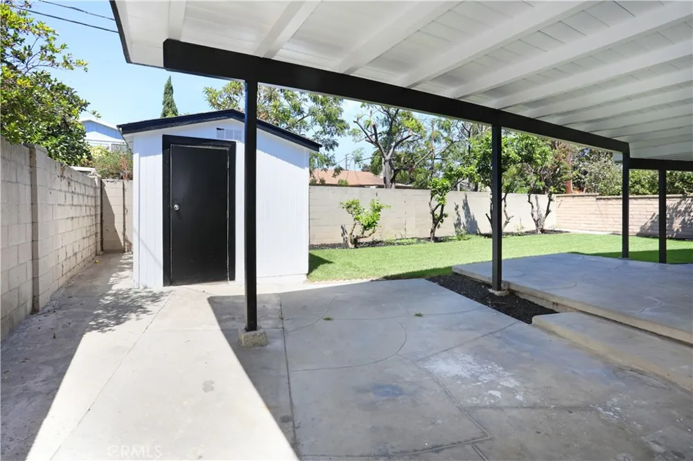 2105 W Hall Santa Ana, CA 92704