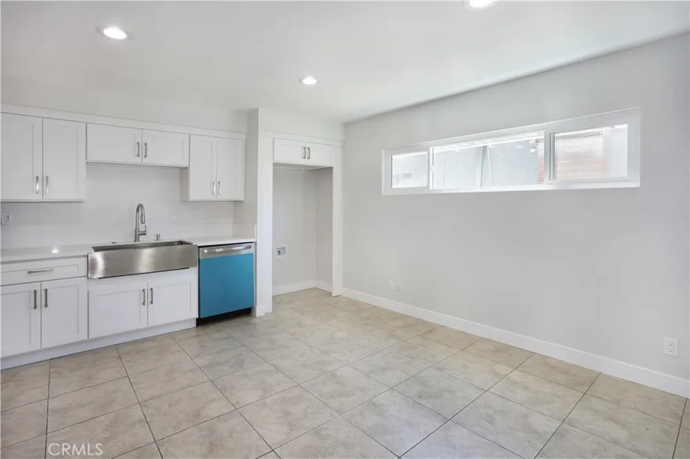 2105 W Hall Santa Ana, CA 92704