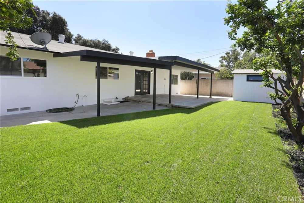 2105 W Hall Santa Ana, CA 92704