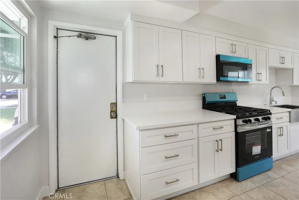 2105 W Hall Santa Ana, CA 92704
