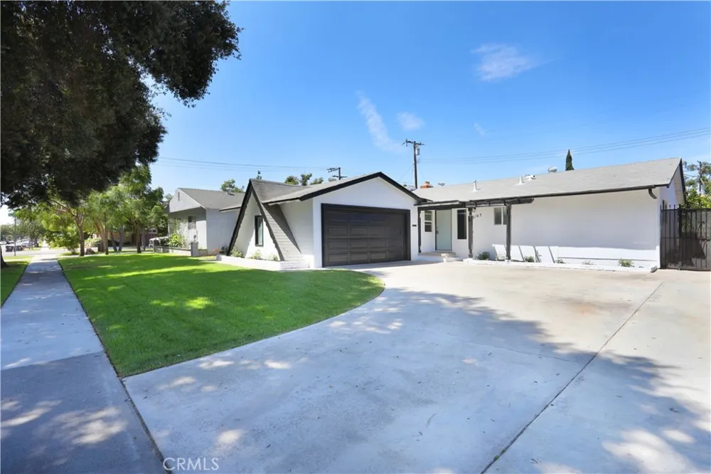 2105 W Hall Santa Ana, CA 92704