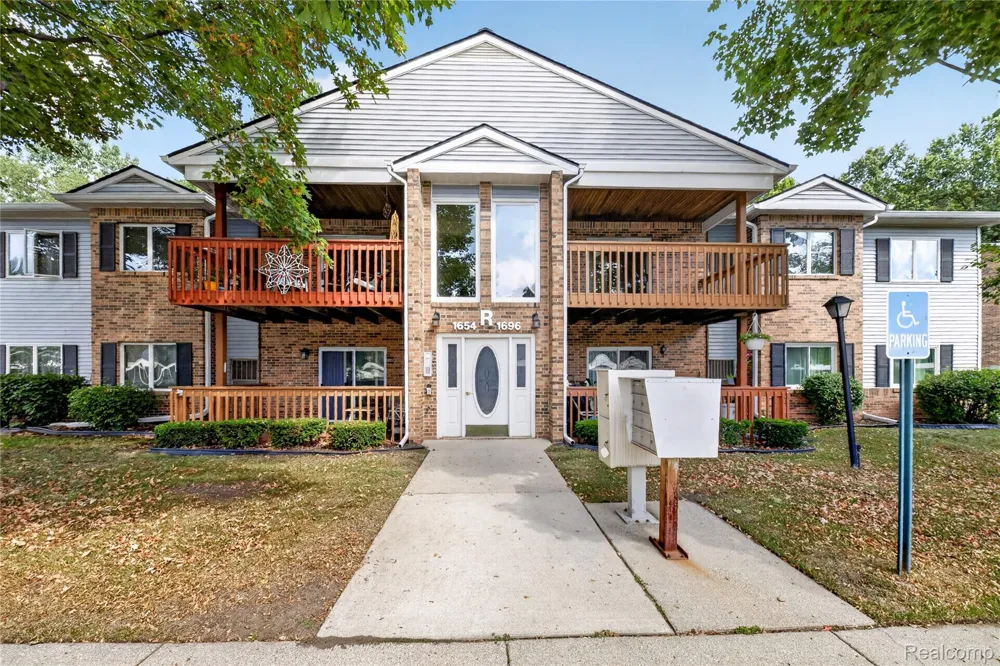 1684 Shoemaker Drive Westland City, MI 48185