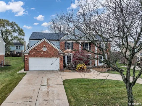 45077 Roundview Drive