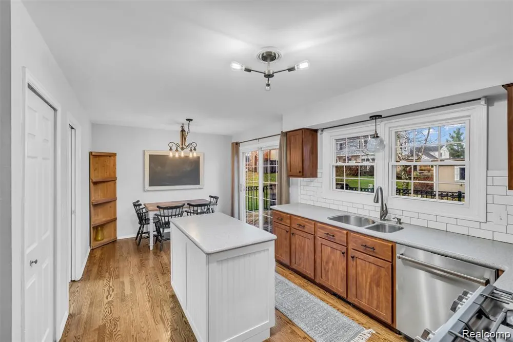 45077 Roundview Drive Novi City, MI 48375