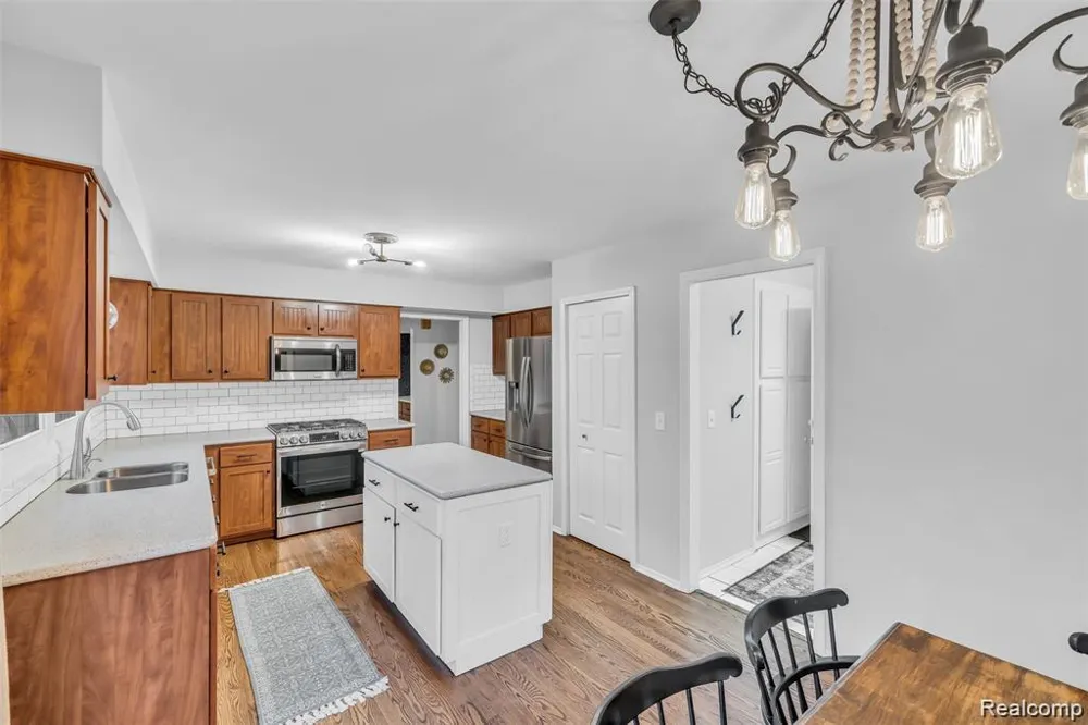 45077 Roundview Drive Novi City, MI 48375